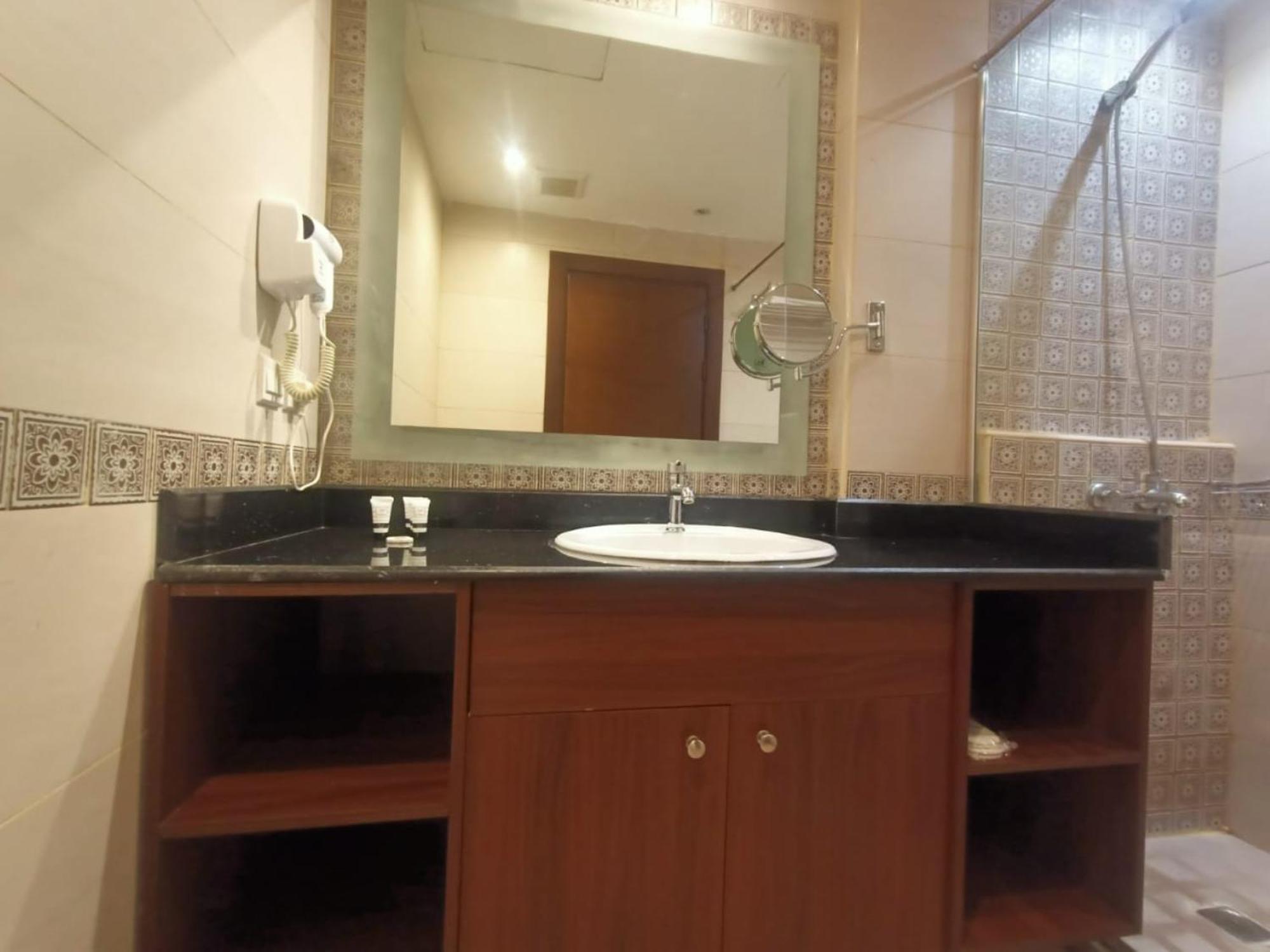 Quiet Jeddah Al Hamra Otel Dış mekan fotoğraf